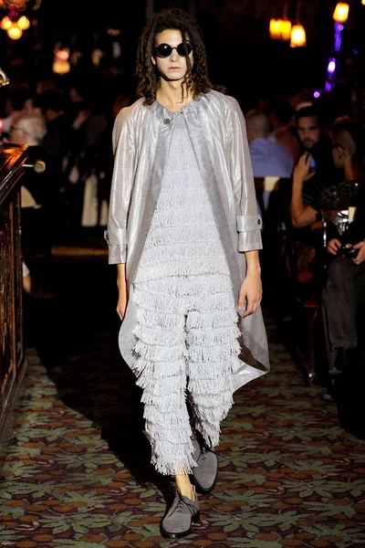 Look 15